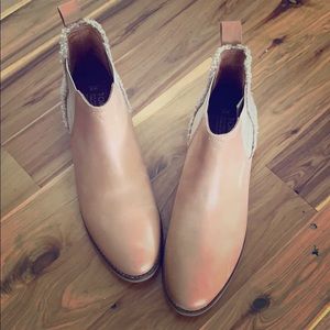 NWOT Toms Ella Booties